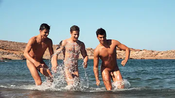 Nude guys from Freshmen on vacation