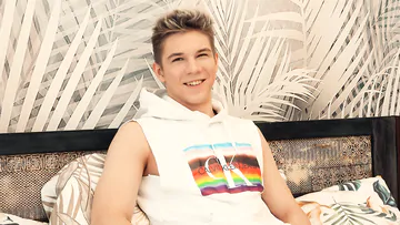 Cute twink wanking and cums