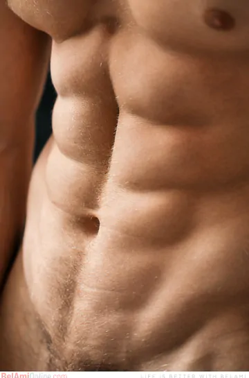 Muscle hottie Niko Vangelis
