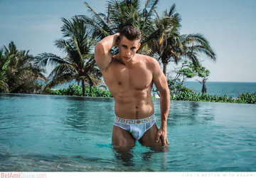Sexy muscle boy Ritchie Argento