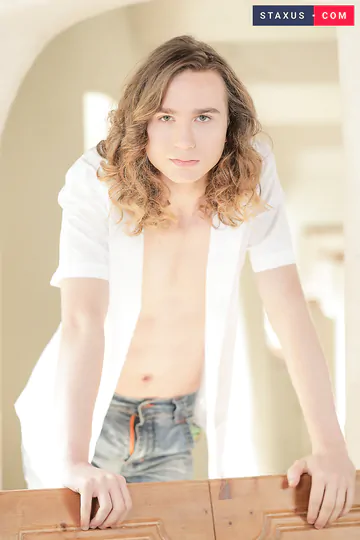 Long haired guy fucking a blonde twink