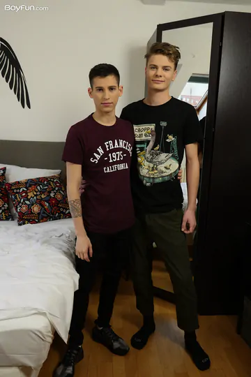 Two hot Euro boys bareback fucking