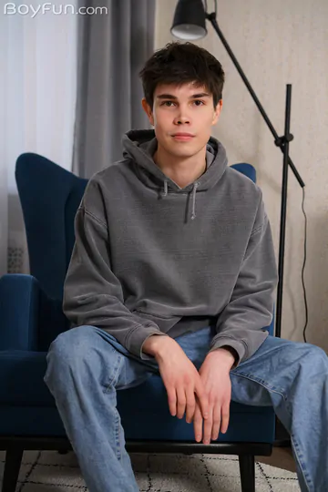 Sexy twink wanking and cums