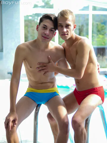 European boys fucking on a sofa
