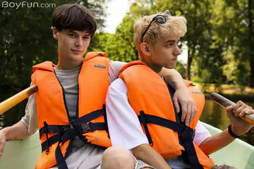 Skinny big dick twink fucking ass