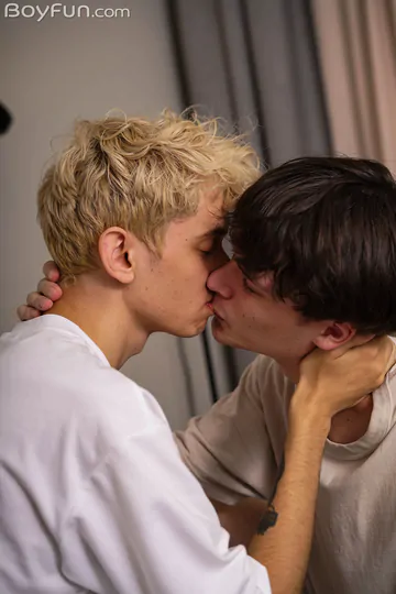 Skinny big dick twink fucking ass