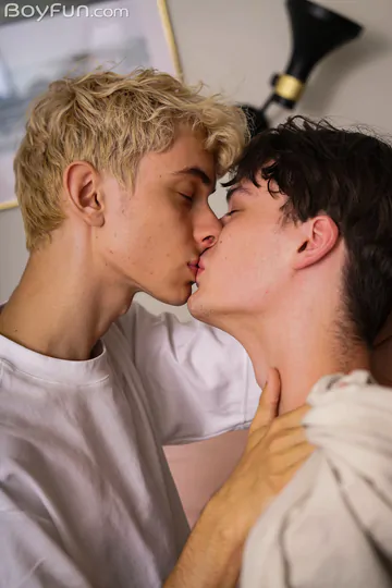 Skinny big dick twink fucking ass
