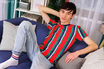 Skinny guy showing his stuff