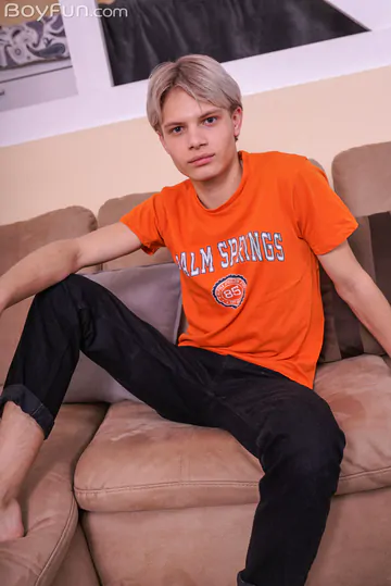 Blonde twink with a smooth shaved dick