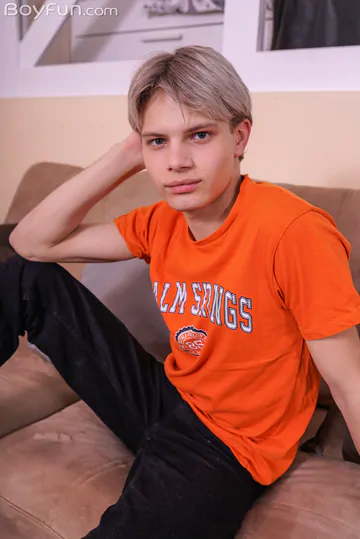 Blonde twink with a smooth shaved dick