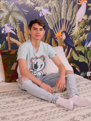 Twink with a hot hairless body