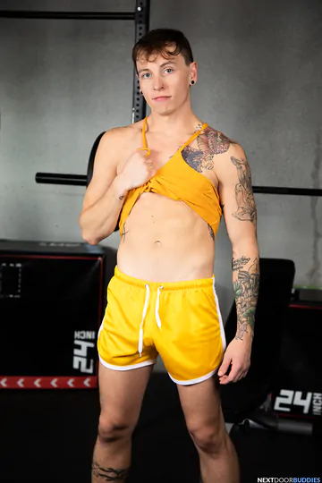 Gym guys having a threesome