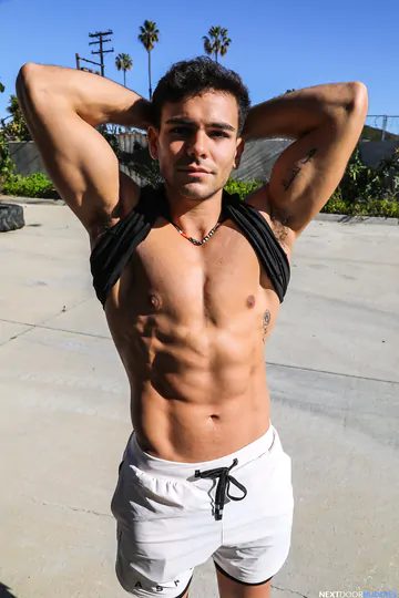 Gym guys making threesome porn