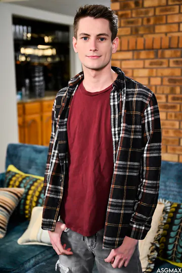 Stud and two twinks having a threesome