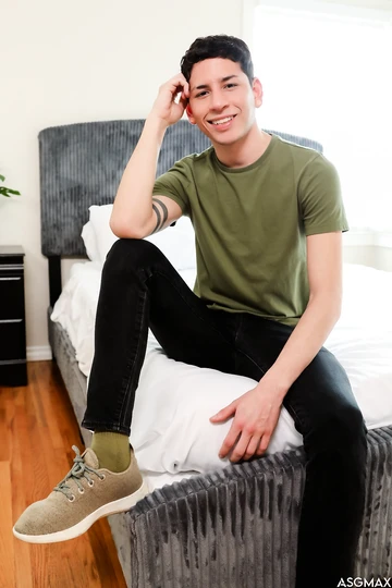 Stud and a twink fucking