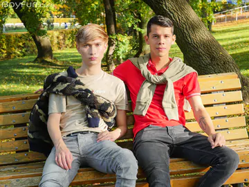 Pretty boy getting his butt boned