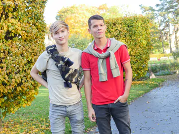 Pretty boy getting his butt boned