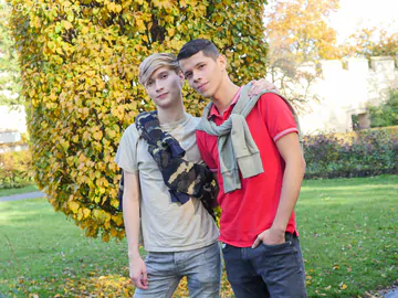 Pretty boy getting his butt boned