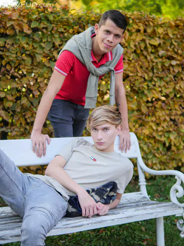 Pretty boy getting his butt boned