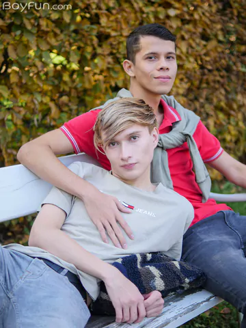 Pretty boy getting his butt boned