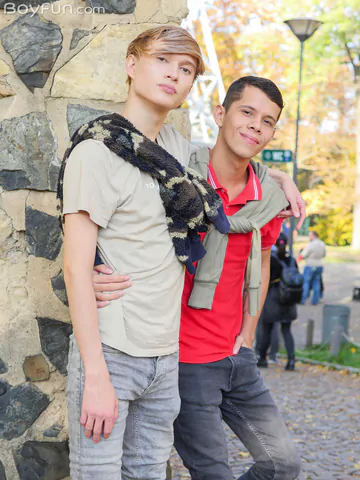 Pretty boy getting his butt boned