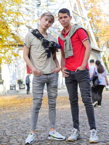 Pretty boy getting his butt boned