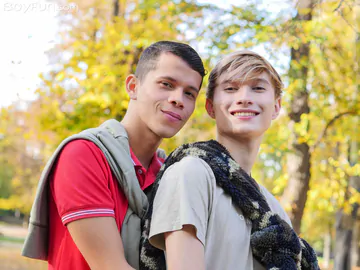 Pretty boy getting his butt boned