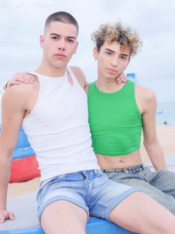 Tall boy fucking a shortie