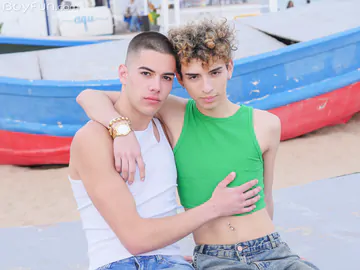 Tall boy fucking a shortie