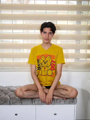 Latino twink with a pretty suckable cock