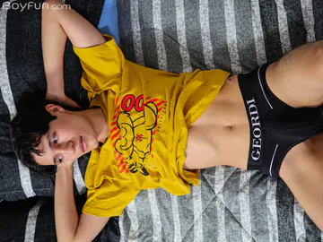 Latino twink with a pretty suckable cock