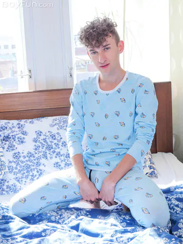 Curly guy with a thick dick