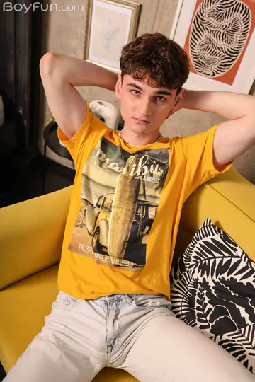 Ripped twink with a shaved cock