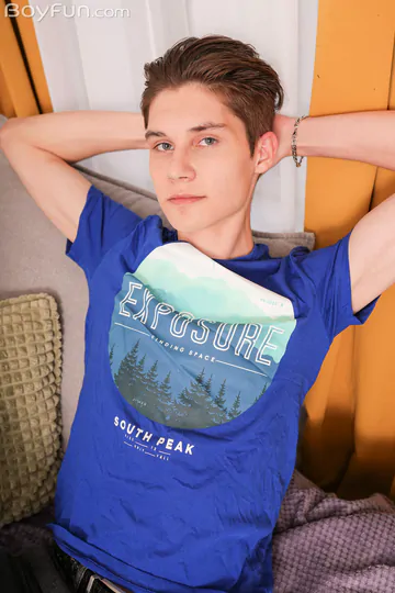 Sexy twink wanking his dick