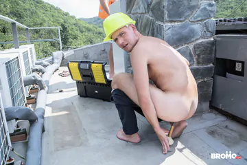 Construction workers bareback fucking