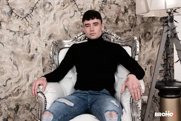 Beefy man fucking a jock