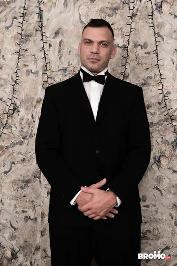 Beefy man fucking a jock