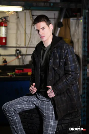 Ryan Bones boning Lev Ivankov