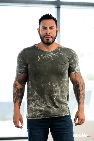 Muscular guys fucking and cumming