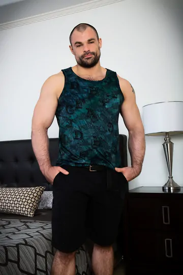 Hairy muscle man fucking Sean Duran