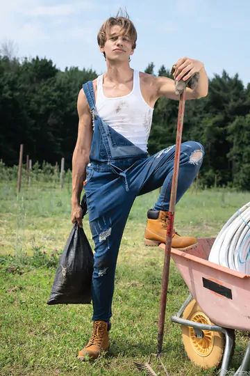 Horny guys fucking by a truck