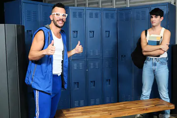 Black haired hottie getting fucked