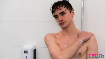 Cock sucking in the gym showers