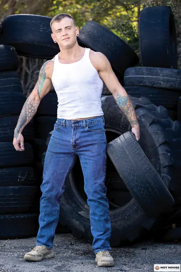 Roman Todd boning a guy outdoors