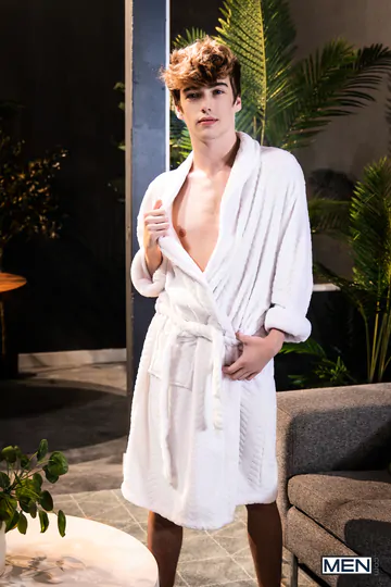 Hunky guy fucking a twink