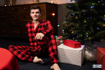 Twink fucking a muscle boy