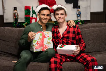 Twink fucking a muscle boy