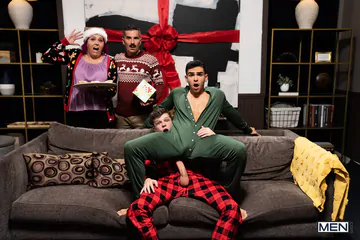 Twink fucking a muscle boy