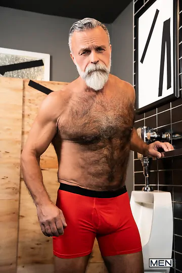 Old guy fucking Arab ass