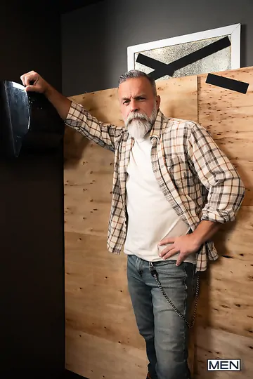 Old guy fucking Arab ass